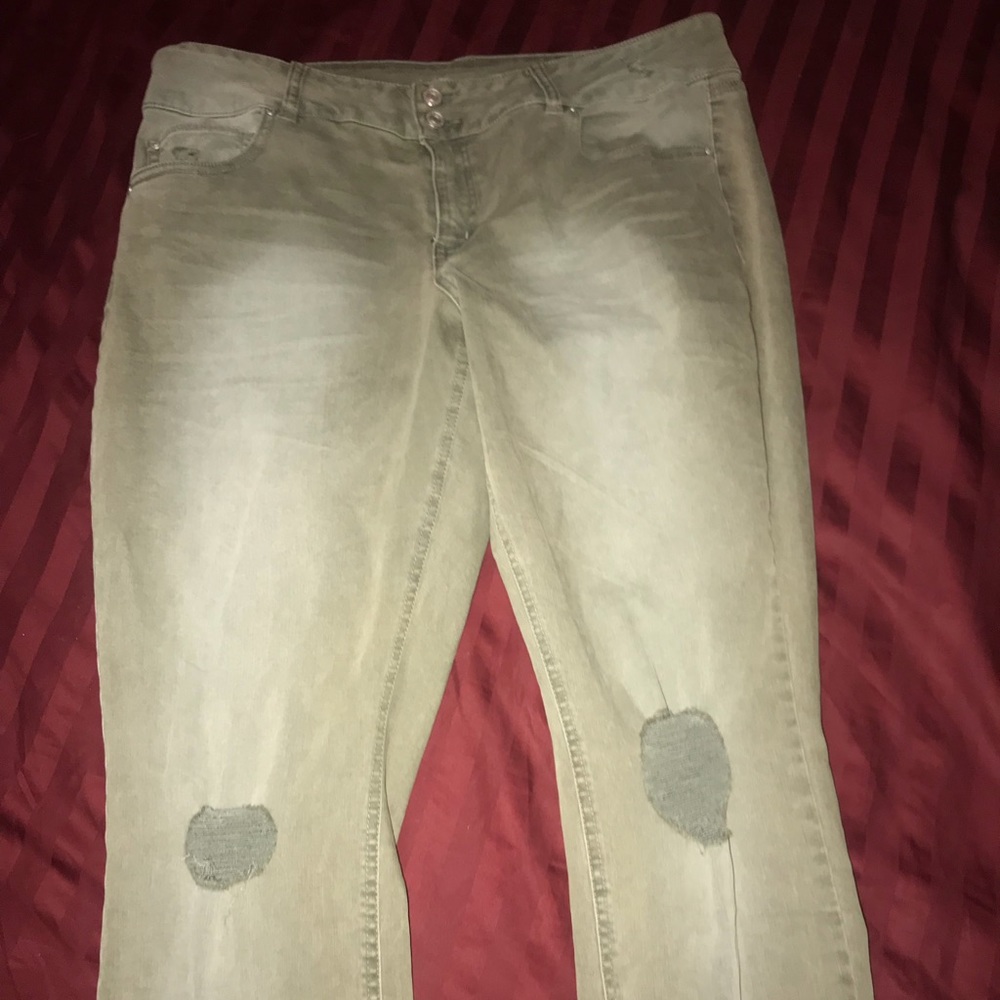 Women clothing for sale! - Picture 3 of 4